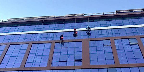 Fabrika Cam Temizliği | Vinçli ve Dağcı Sistemleriyle Profesyonel Hizmet